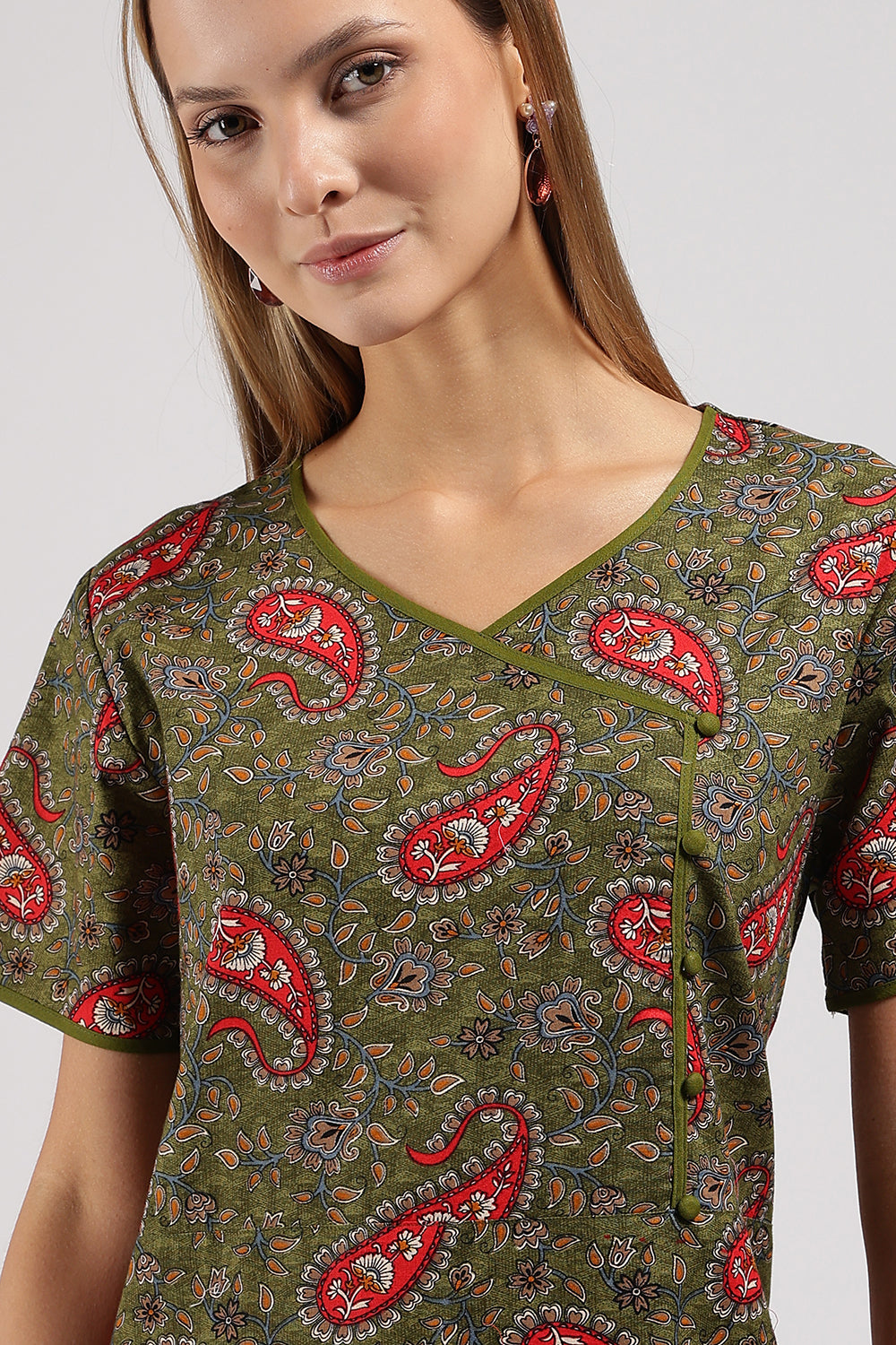 Naidu Hall Printed Cotton Nighty for Women – A-Line Relaxed Fit Sleepwear with V-Neck & Asymmetric Panel | Comfortable Daily Wear Nighty
- N121