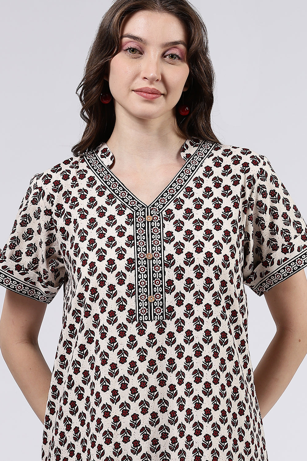 Naidu Hall Women’s Printed Cotton Full Length Nighty with Mandarin Collar and V Slit Neckline
- Black - NA60