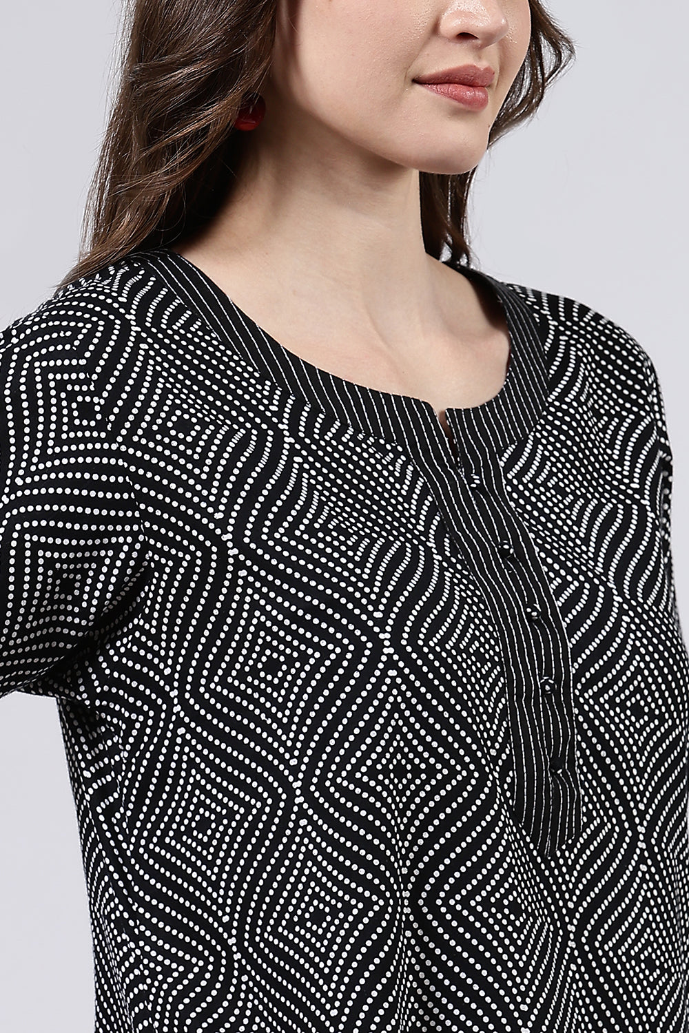Naidu Hall Women’s Printed Cotton Full Length Nighty with Mandarin Collar and V Neckline
- Black - NA68