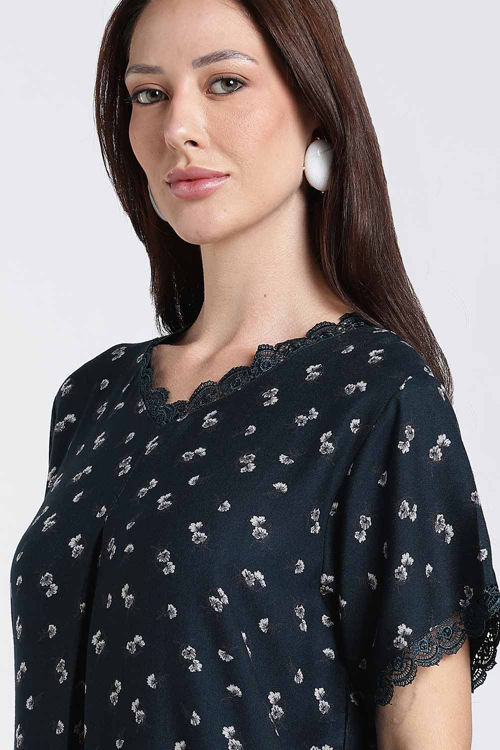 Naidu Hall Printed Alpine Cotton Nighty for Women – Full Length A-Line Sleepwear with Lace Detail & V-Neck | Comfortable Daily Wear Nighty
- NB39