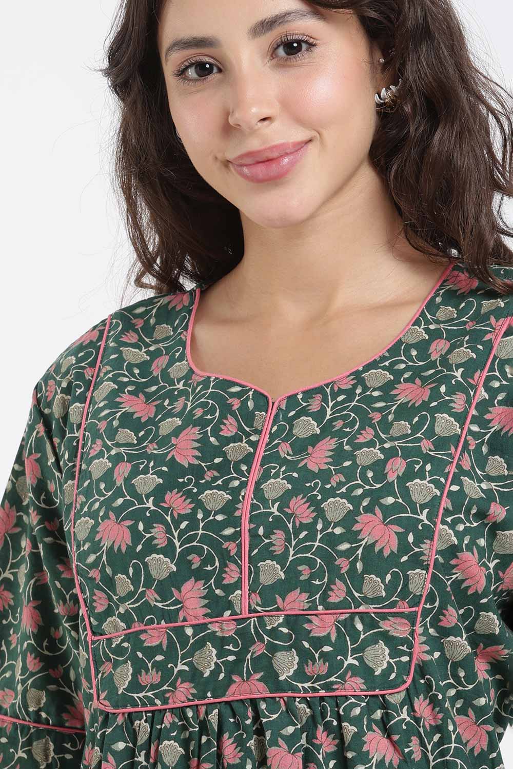 Naidu Hall Printed Cotton Nighty for Women – Full Length Relaxed Fit Sleepwear with V-Slit Neck & Panel Design | Comfortable Daily Wear Nighty
- NF40