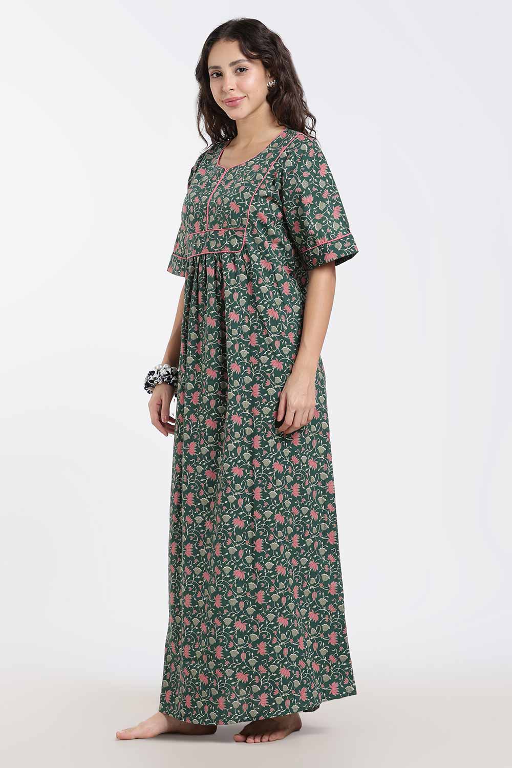 Naidu Hall Printed Cotton Nighty for Women – Full Length Relaxed Fit Sleepwear with V-Slit Neck & Panel Design | Comfortable Daily Wear Nighty
- NF40