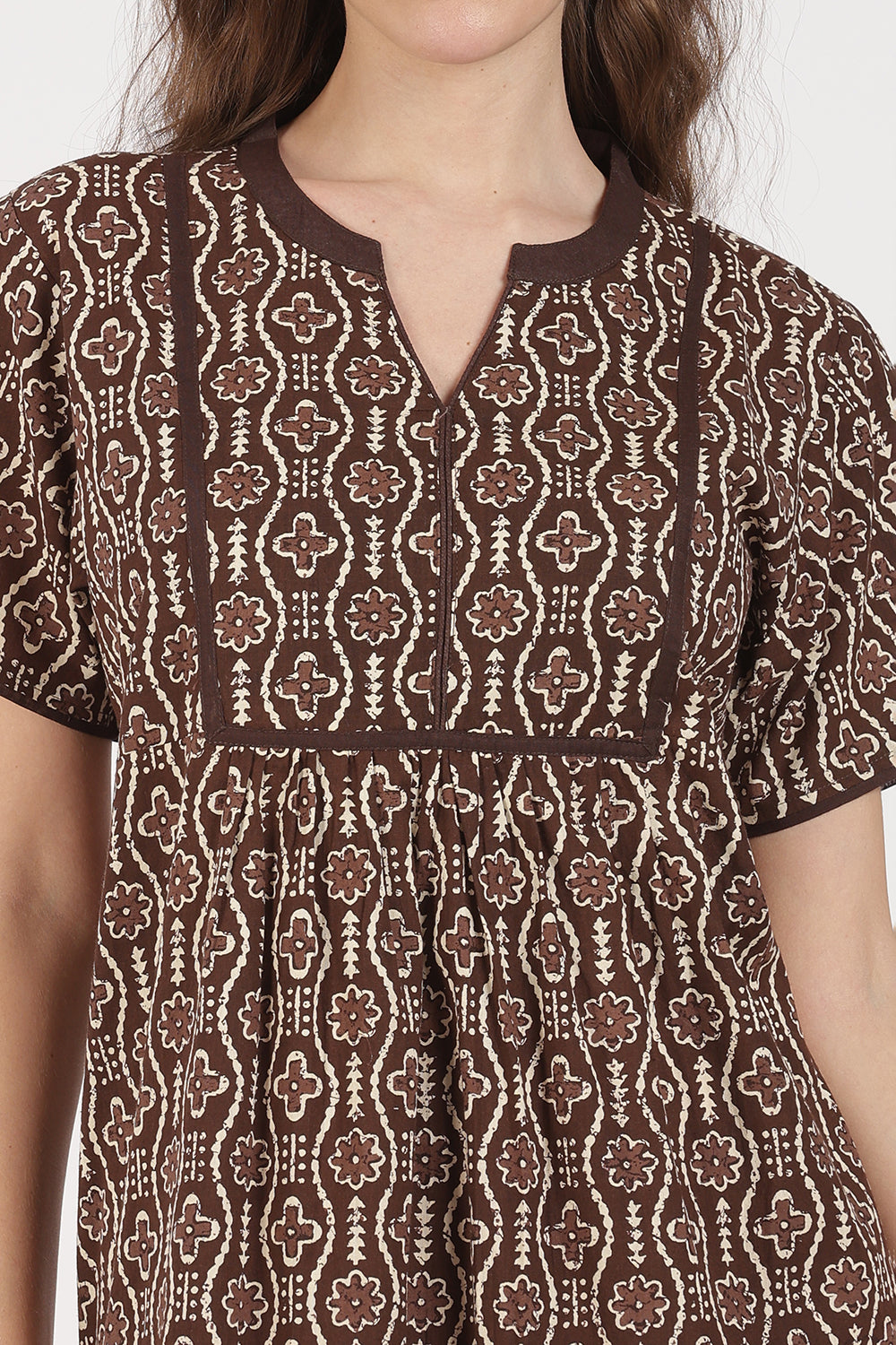 Naidu Hall Women’s Full-Length A-Line Nighty – Cotton, Split Mandarin Collar, Contrast Piping, Short Sleeves & Floral Zig-Zag Print
- NB08