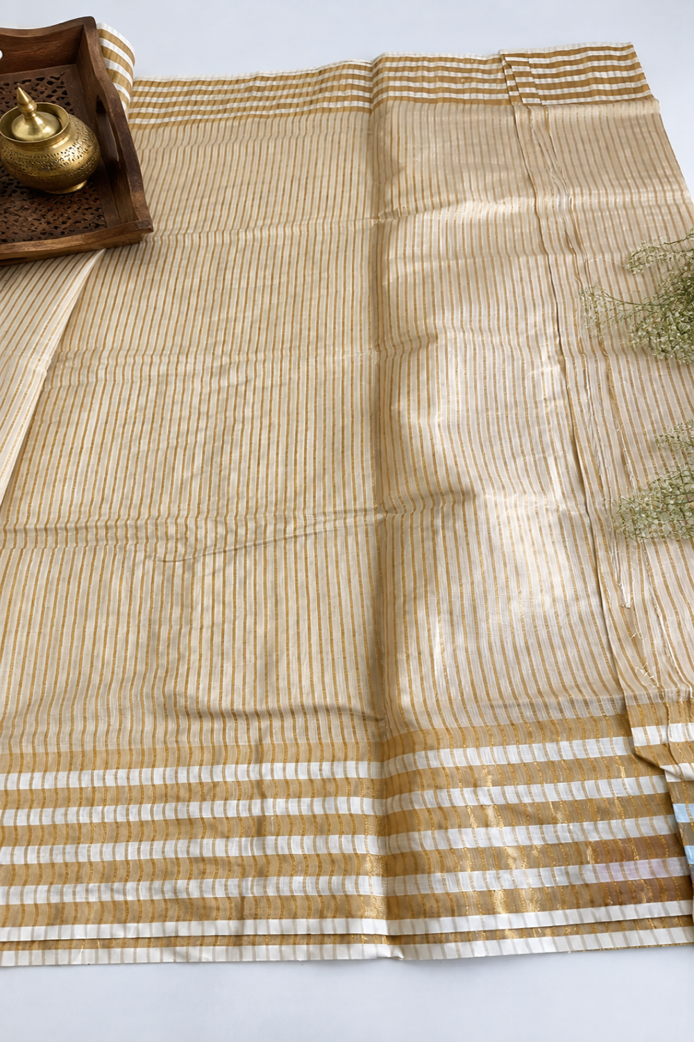 Women’s Kerala Onam Jacquard Saree | Cotton Blend Kerala Saree with Gold Jacquard Detailing | Traditional Kasavu Style Festive Saree for Women - Gold - S133