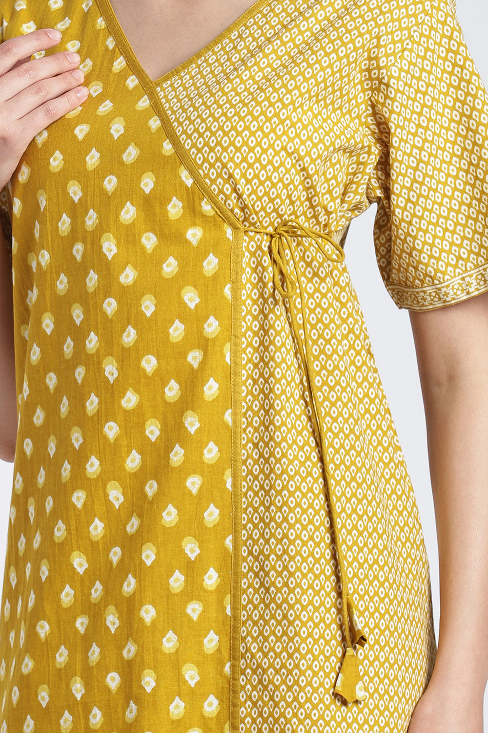 Naidu Hall Women’s Printed Cotton Nighty | V-Neck Night Dress with Contrast Yoke Border | Short Sleeve Daily Wear, Sleepwear & Loungewear
- NB52