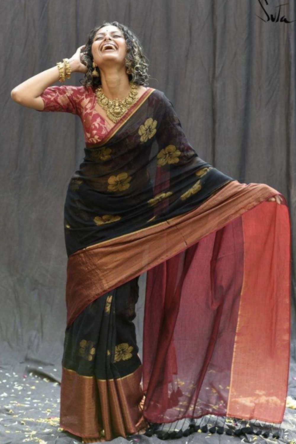 Naidu Hall Women's Green Mulmul Cotton Blend Jacquard Saree with Blouse | Lightweight Ethnic Wear Saree - R121