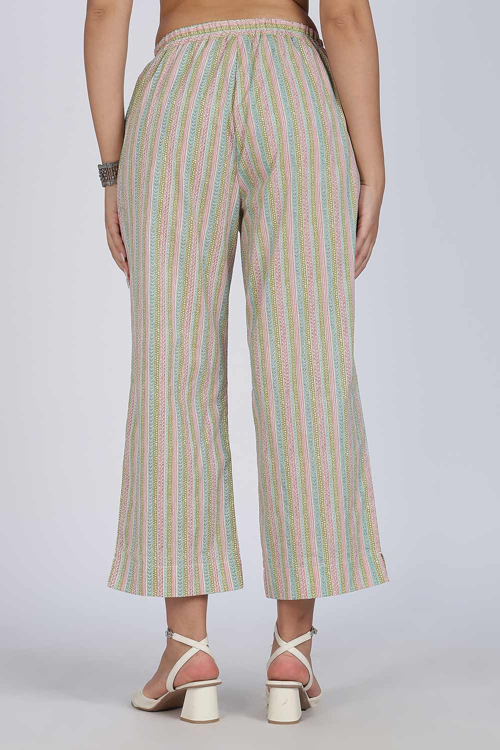 Mythri Women Cotton Floral Printed Kurti Set – Mandarin Collar Split V-Neck A-Line Kurta with Straight Pants | Everyday Wear Ethnic Co-ord Set - KS02