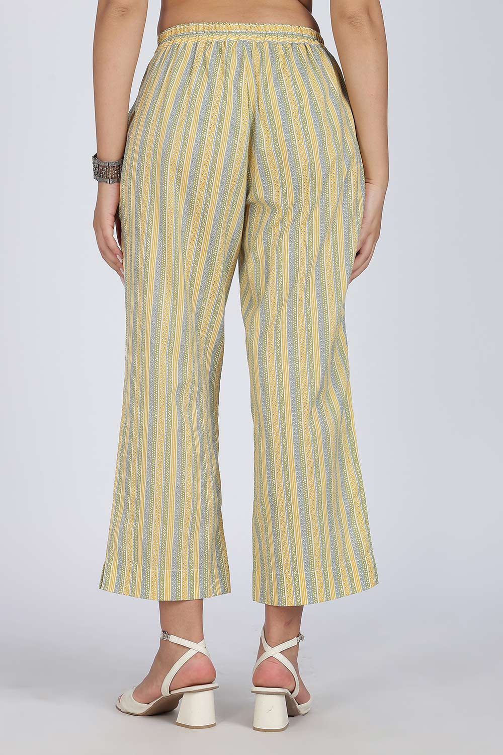 Mythri Women Cotton Floral Printed Kurti Set – Mandarin Collar Split V-Neck A-Line Kurta with Straight Pants | Everyday Wear Ethnic Co-ord Set - KS02