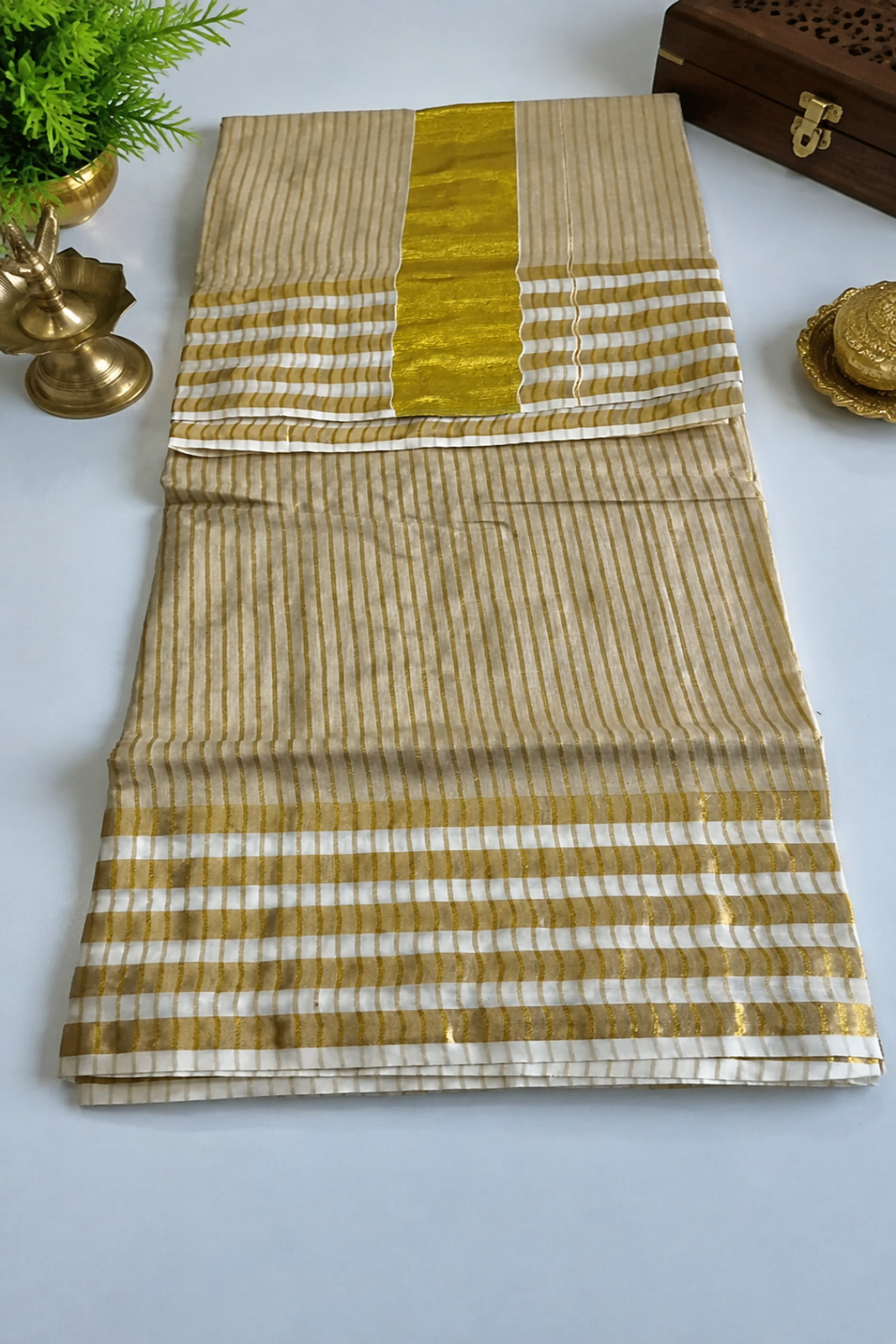 Women’s Kerala Onam Jacquard Saree | Cotton Blend Kerala Saree with Gold Jacquard Detailing | Traditional Kasavu Style Festive Saree for Women - Gold - S133