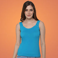 Woman wearing a turquoise tank top